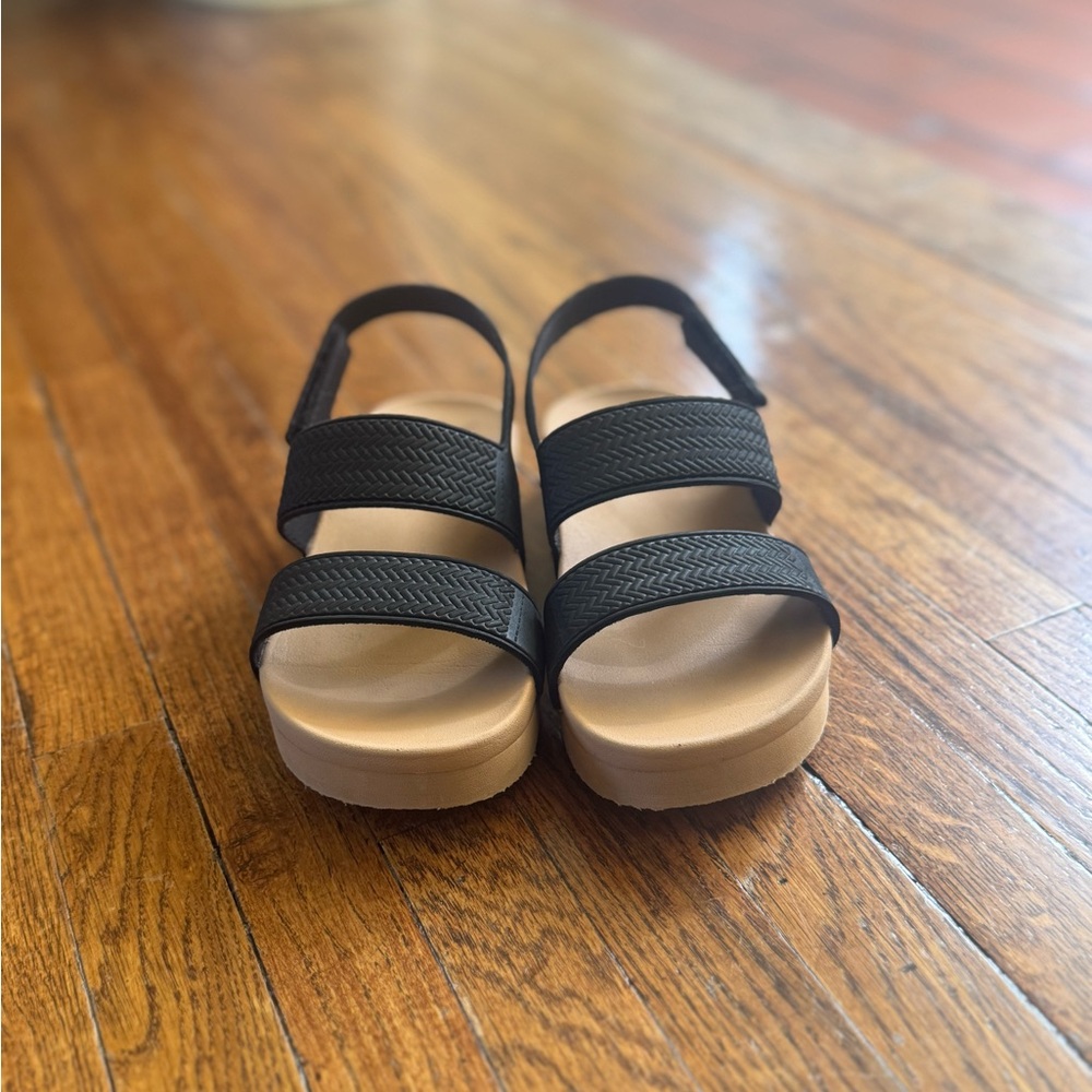 Reef Black Sandals with Tan Sole